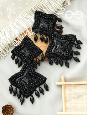 THE ROYAL GLAMOUR - EMBROIDERED PEARL STATEMENT EARRINGS (Black)