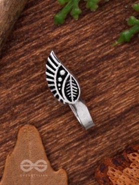 LEAFY WHISPERS - OXIDISED NON-PIERCED NOSERING