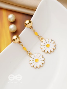 THE WHITE DAISIES - GOLDEN EMBELLISHED EARRINGS