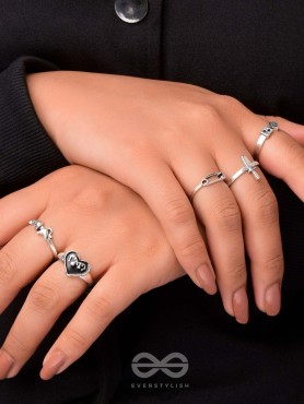 ALL ABOUT LOVE AND WAR - SET OF 5 SILVER RINGS