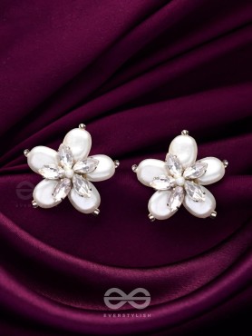 A CRYSTALLINE PERWINKLE - WHITE CASUAL STUDS 