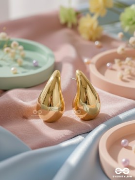 The Glistening Drops - Classy Golden Stud Earrings