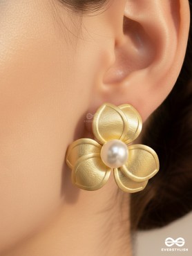 Floral Majesty - Golden Pearl Stud Earrings