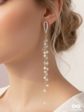 Glass sprinklings - Dangling golden bead earrings 