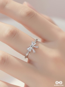KNOT LUSTER- BOW-INSPIRED RING