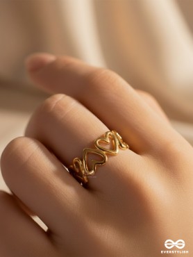 LOVER'S GAZE - GOLDEN STAINLESS STEEL ANTI-TARNISH RING WITH HEART SHAPES