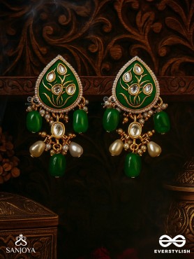 TARALIKA- STAR-LIKE- SPARKLING ENAMELLED KUNDAN EARRINGS WITH PEARLS AND BEADS 