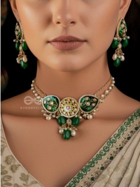 TARALIKA- STAR-LIKE-HANDMADE KUNDAN SET WITH NECKLACE AND EARRINGS 