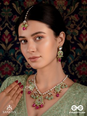 TARUNYA - YOUTHFUL CHARM - HANDMADE KUNDAN SET WITH NECKLACE, EARRINGS AND MAANGTIKA