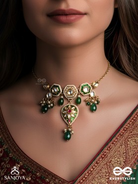 JALNIDHI - OCEAN’S TREASURE - HANDCRAFTED KUNDAN NECKLACE WITH GREEN GEMSTONES AND GOLDEN DETAILS