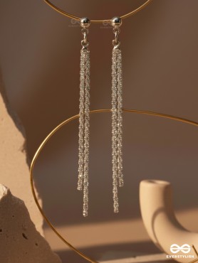 MOONLIT VEIL - DELICATE METALLIC CHAIN DANGLERS