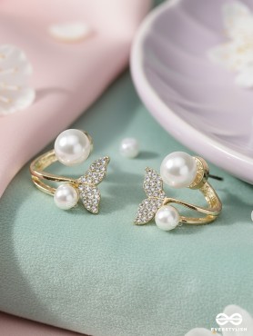 PEARL TENDRIL – DELICATE LEAFY PEARL STUDS WITH GOLDEN DETAILS