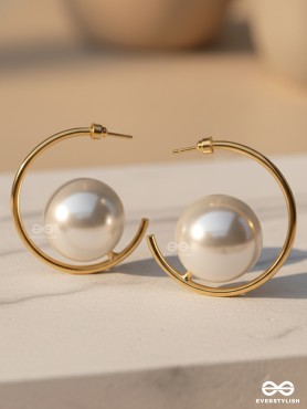 LUNAR LOOP – MODERN PEARL EARRINGS IN A GOLD HOOP DESIGN