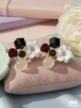 PETAL POP – CHARMING STUDS IN WHITE SHADES WITH FLOWER DETAILS