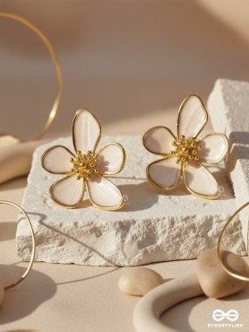 CLOUD LILY – LIGHTWEIGHT WHITE BLOOM STUDS