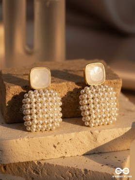 PEARL MOSAIC – STRUCTURED BEADED SQUARE EARRINGS
