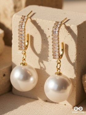 CRYSTAL DRIP – BAGUETTE PEARL DROP EARRINGS
