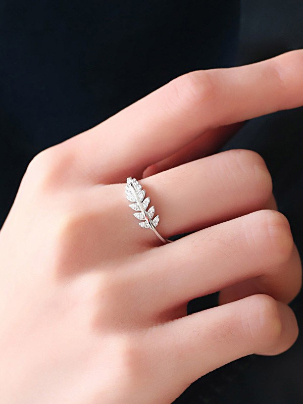 Lustrous  Leaves Adjustable American Diamond Ring
