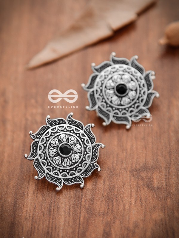 The Vintage Royal Artwork Studs (Onyx Black)- Embellished Oxidised Collection