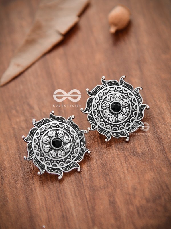 The Vintage Royal Artwork Studs (Onyx Black)- Embellished Oxidised Collection