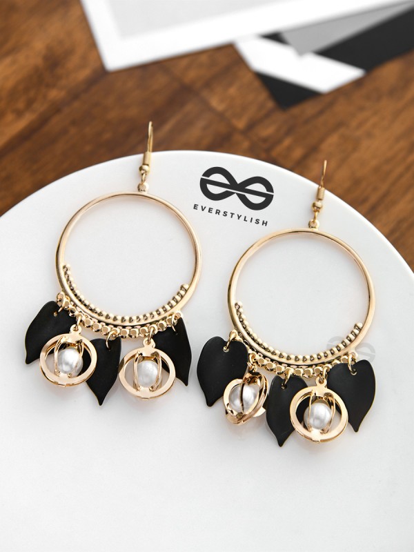 The Dangling Leaves and Pearls (Black) - The Golden Charm Collection