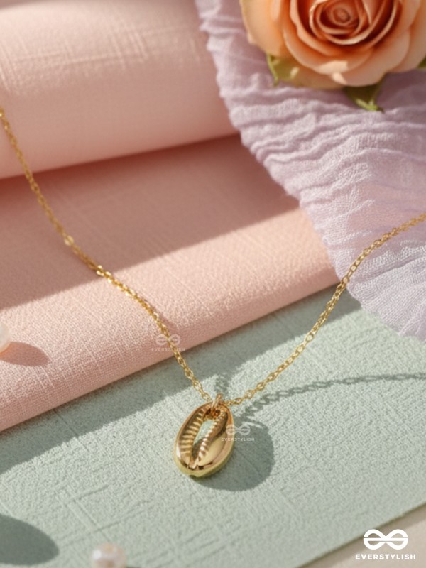 The Glamorous Golden Shell Necklace With Anti-Tarnish Coating