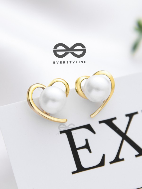 The Heart of Gold- Golden Pearl Stud Earrings