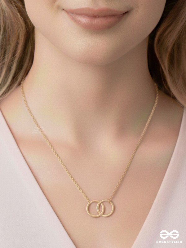 The Dainty Links - Golden Casual Neckpiece