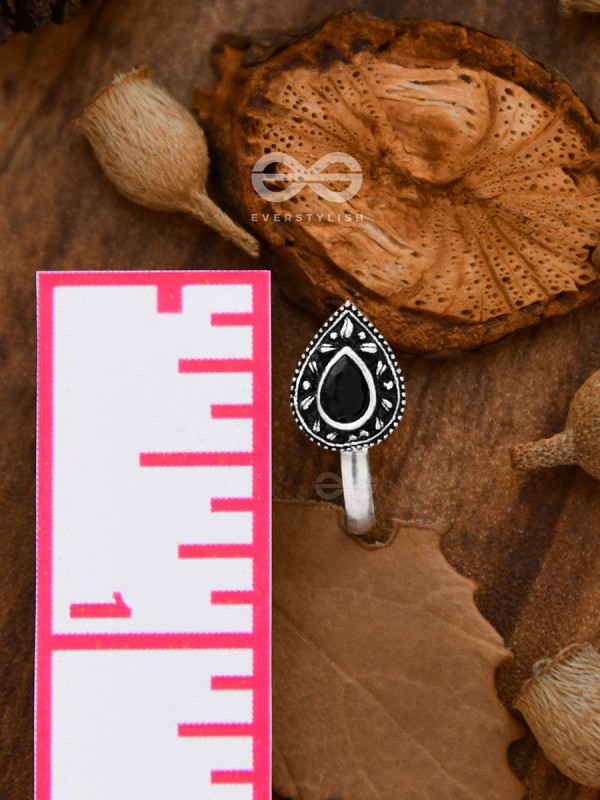 The Intricate Droplets - Embellished Non-pierced Nosepin (Onyx Black)