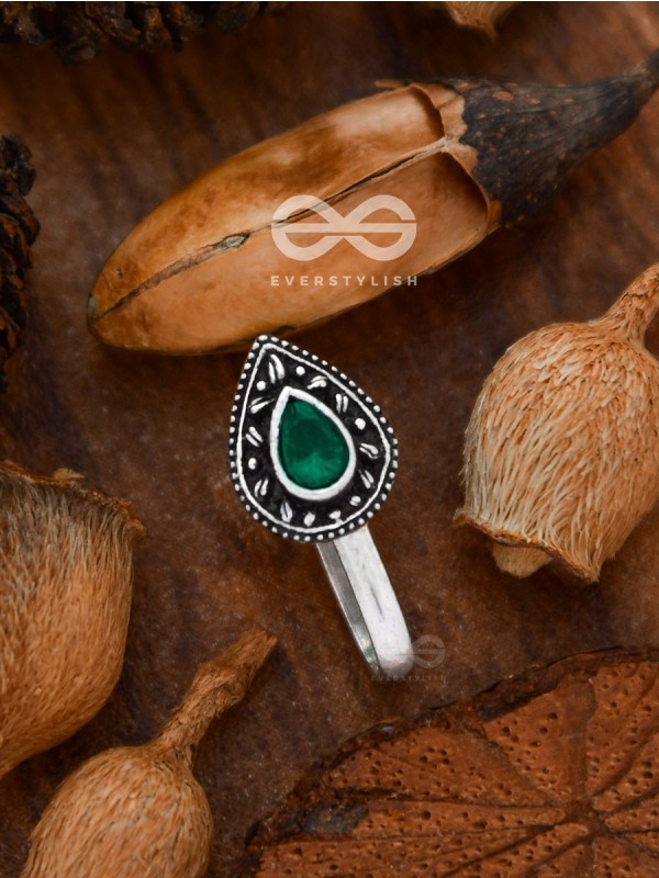 The Intricate Droplets - Embellished Non-pierced Nosepin (Emerald Green)