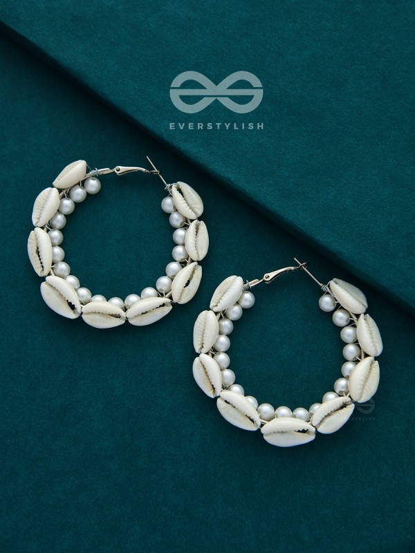 The Princess of the Ocean - Pearls and Shells Hoops