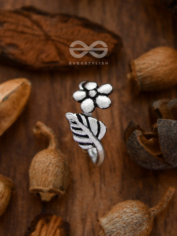 Nature's Delight Toe Ring - Tiny Trinket Collection