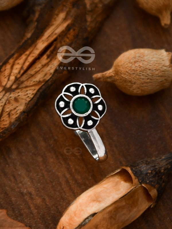 The Flower of Ikigai- Oxidised Non-pierced Nosering(Emerald green)