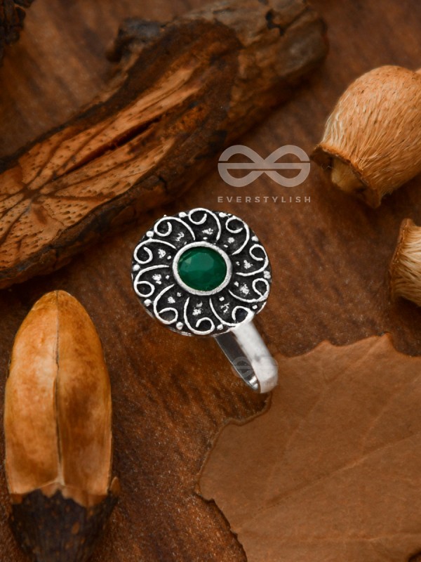 The Embellished Whirlwind - Oxidised Non-pierced Nosering (emerald green)