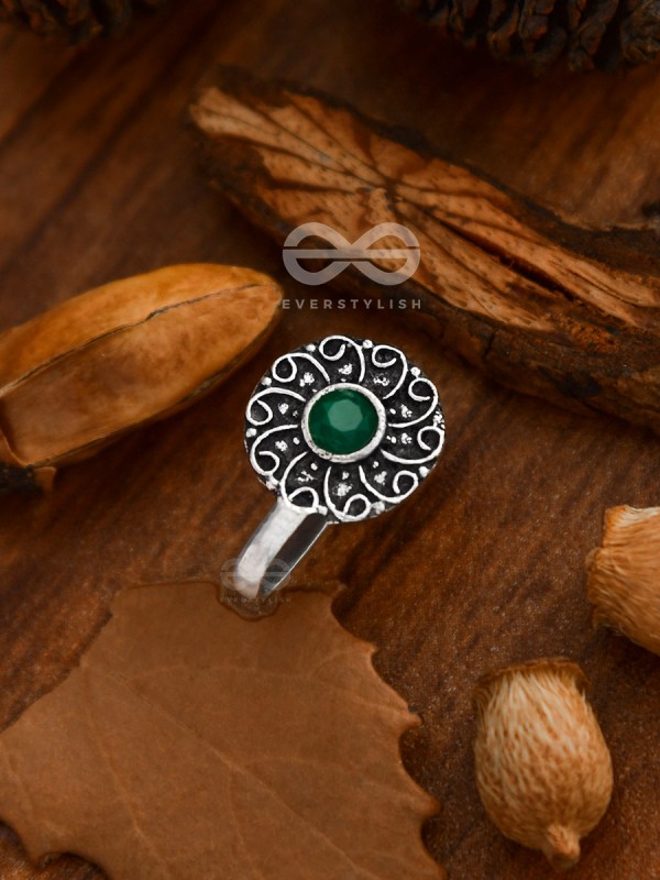 The Embellished Whirlwind - Oxidised Non-pierced Nosering (emerald green)