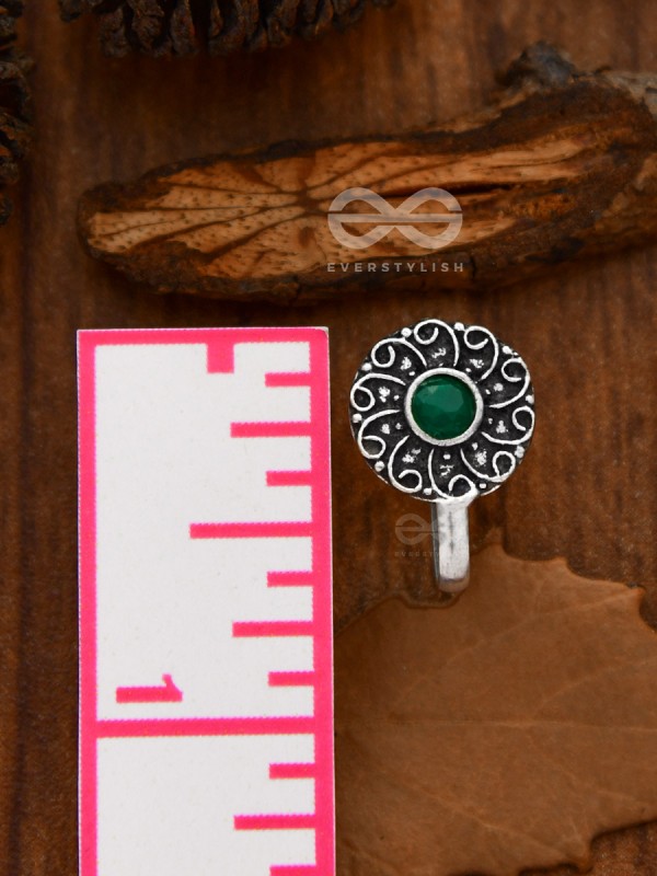 The Embellished Whirlwind - Oxidised Non-pierced Nosering (emerald green)