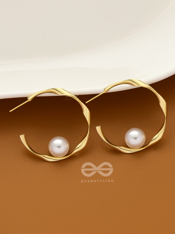 The Alluring Twists - Golden Pearl Hoops