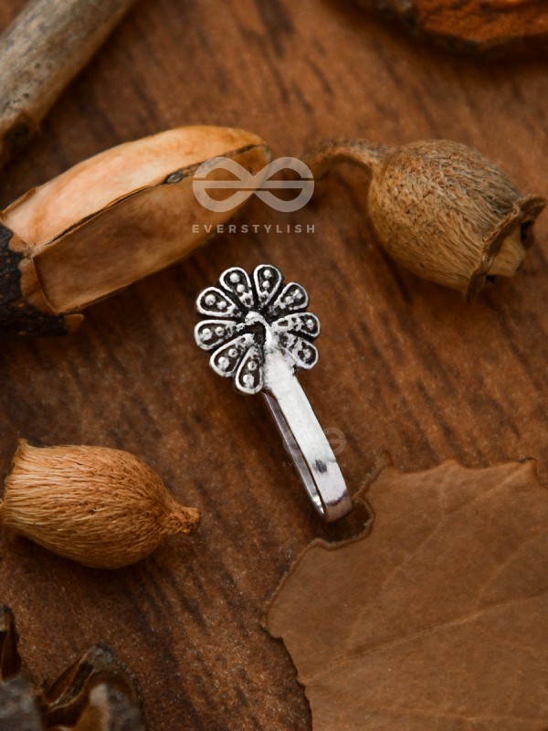 The Fanning Peacock - Oxidised Non-pierced Nosering