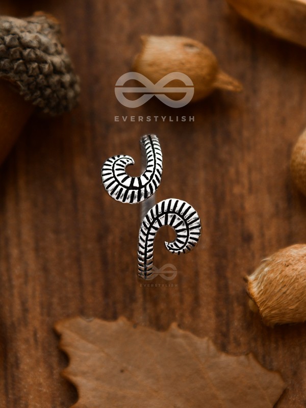 The Hypnotic Twist Toe Ring - Tiny Trinket Collection