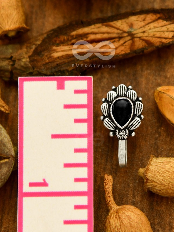 The Aztec Autumn Leaf - Oxidised Boho Nosepin (Black)