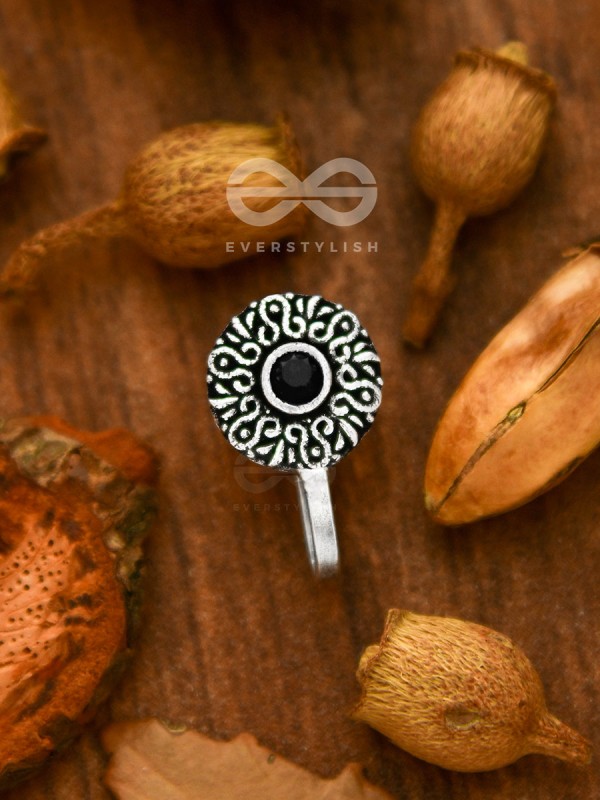 The Noble Motifs - Non-Pierced Boho Nosepin (Onyx Black)