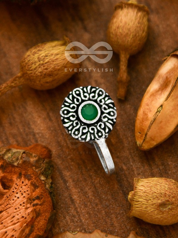 The Noble Motifs - Non-Pierced Boho Nosepin (Emerald Green)