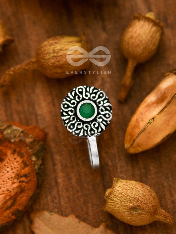 The Noble Motifs - Non-Pierced Boho Nosepin (Emerald Green)