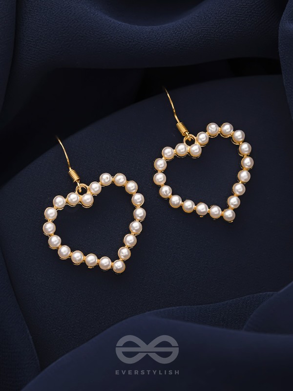 The pearly heart of desire - Golden dangler earring