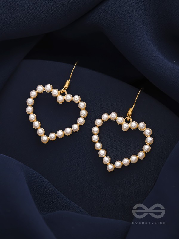 The pearly heart of desire - Golden dangler earring