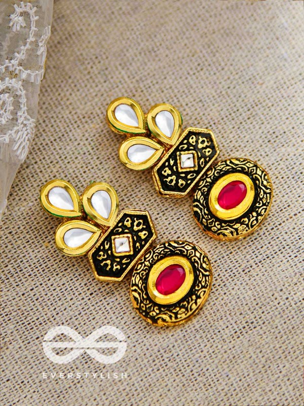 The Royal Magnificence - Statement Golden Set of Neckpiece and Earrings