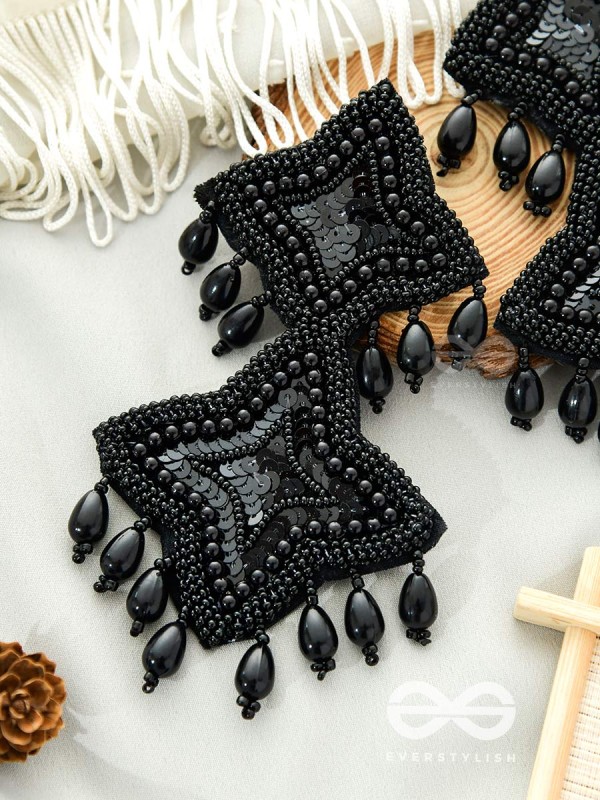 THE ROYAL GLAMOUR - EMBROIDERED PEARL STATEMENT EARRINGS (Black)