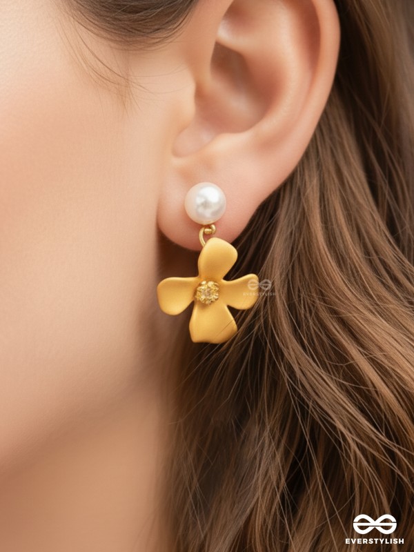 A FLORAL DELIGHT STATEMENT - PEARL EARRINGS
