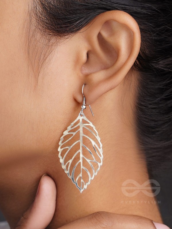 LEAF ME ALONE - Casual Silver Danglers