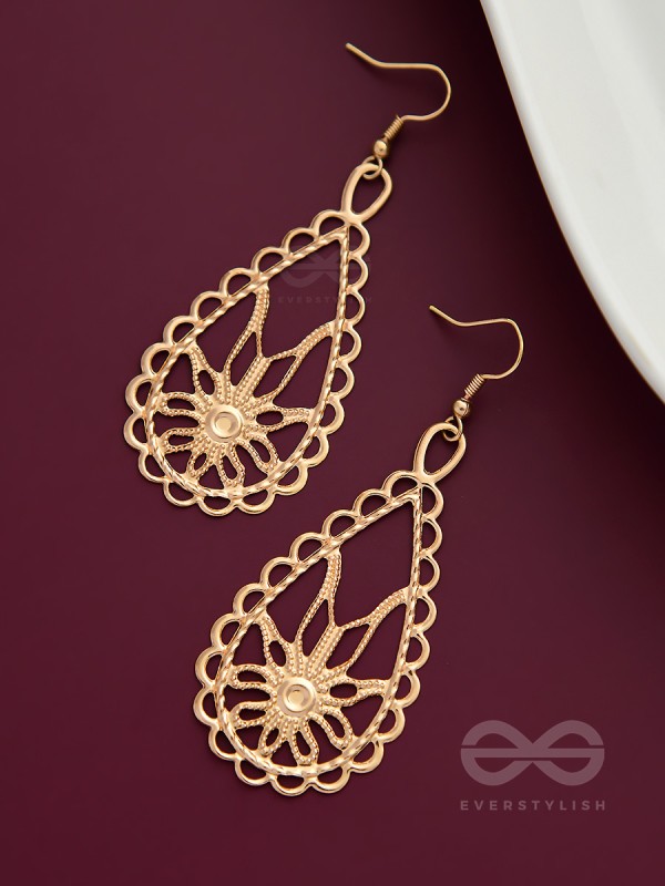 The Intricate Teardrops - Casual Golden Earrings
